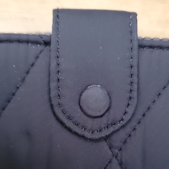 VERA BRADLEY/Black Quilted Wallet - Picture 2 of 9